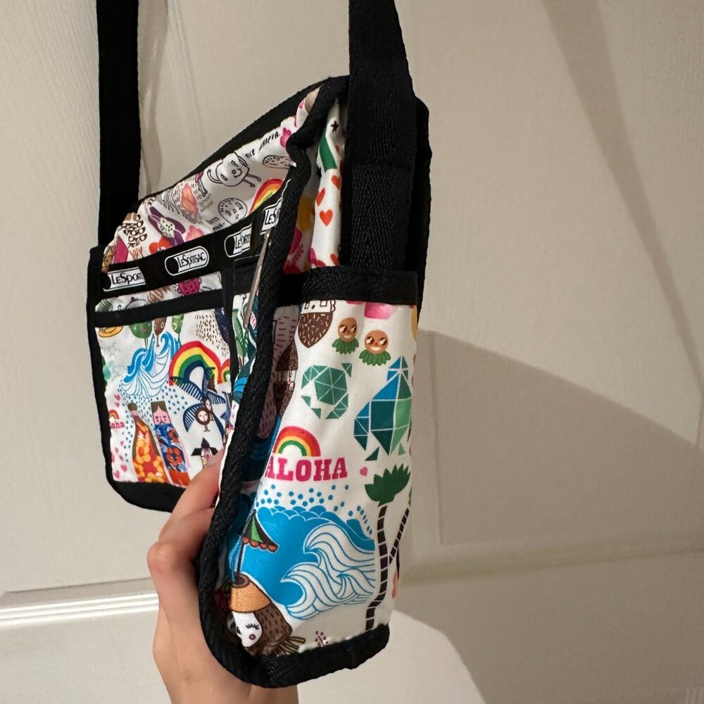 LE SPORTS SAC Crossbody Bag in Hawaii Theme Print - Picture 3 of 7